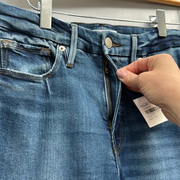 Good American Blue Distesssed Light Compression Skinny Jeans Size 27 NWT - Picture 4 of 9